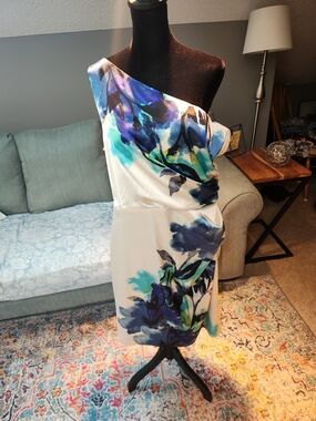 One-Shoulder Floral Print Dress in White and Blue